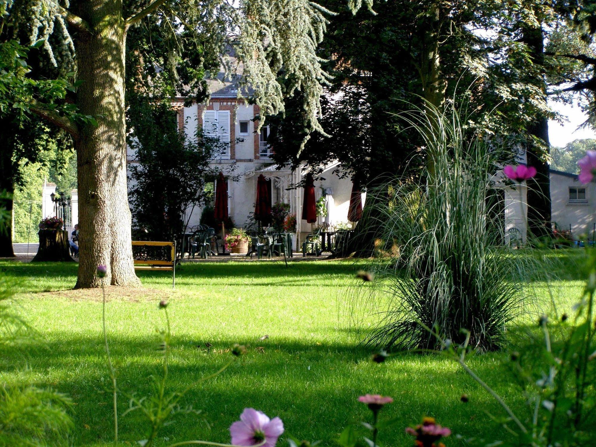 Logis Hotels Restaurants- Villa Des Bordes Cléry-Saint-André Exterior foto